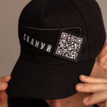 Кепка з QR-патчем та літерами